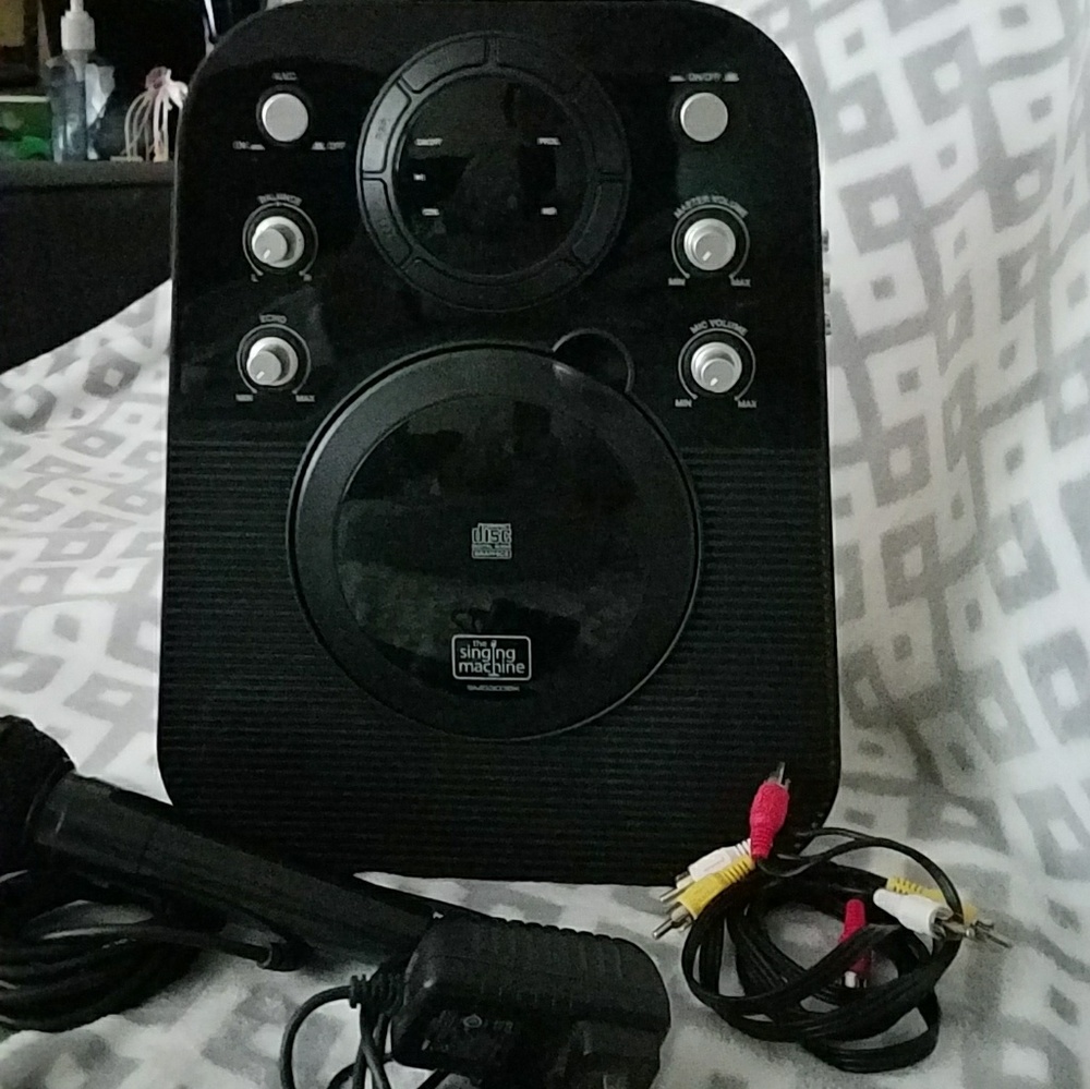**NWOT***The singing machine portable karaoke